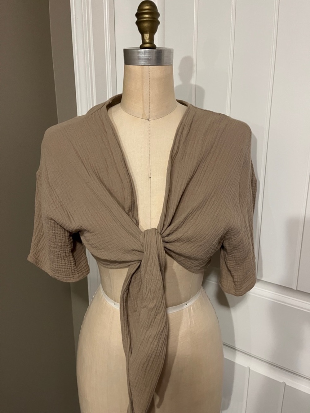 LA MIEL Taupe Tie-Front Crop Top
